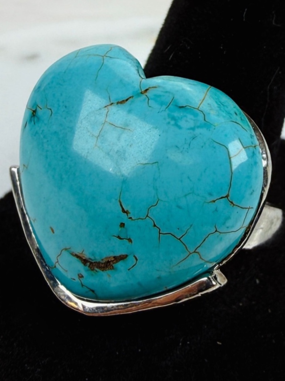 Beautiful Silvertone blue heart shaped 9 3/4 statement ring
